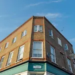 1 Bedroom Beautiful Victoria Park