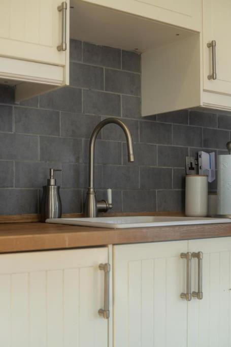 Apartment 1 Bedroom Beautiful Victoria Park