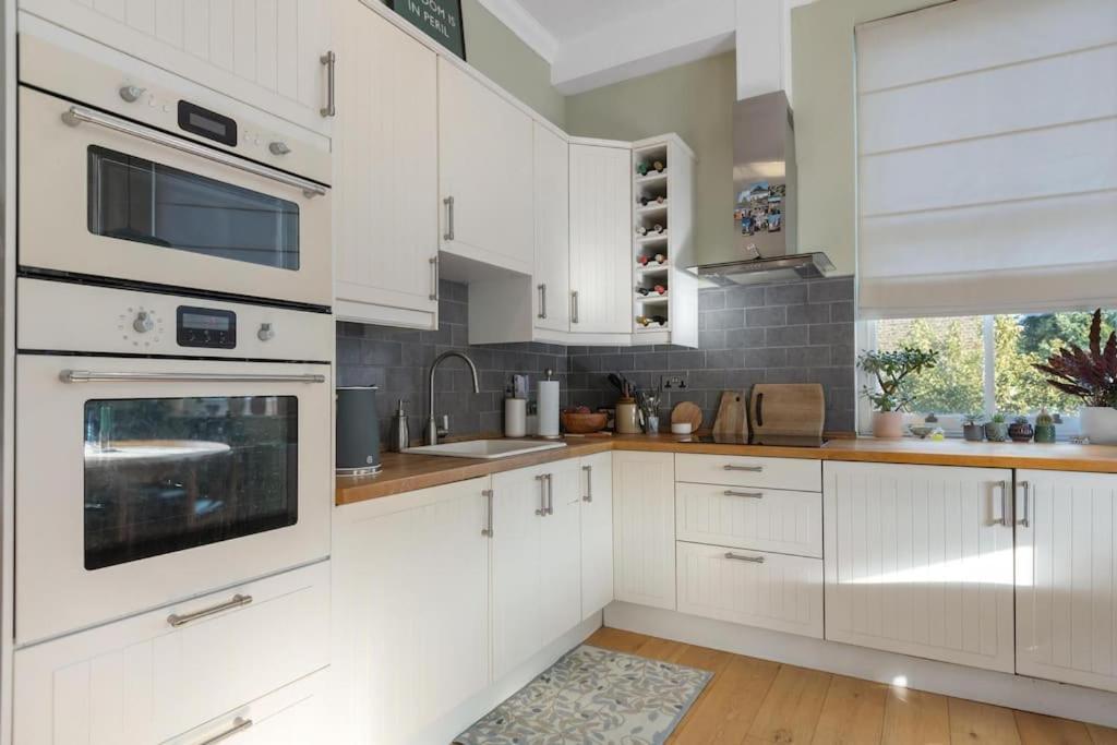 1 Bedroom Beautiful Victoria Park * London