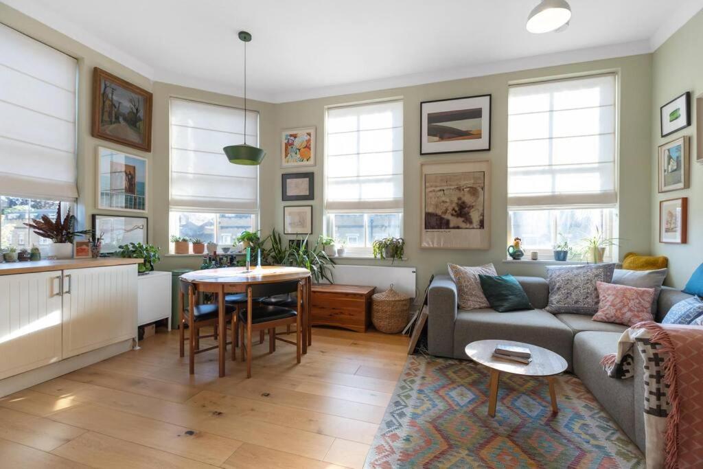 1 Bedroom Beautiful Victoria Park Apartment London