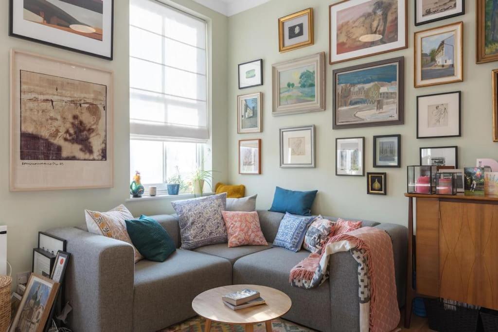 1 Bedroom Beautiful Victoria Park Apartment London